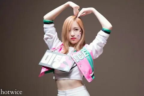 TOP 10 Times TWICE Mina Showed Off Her Sexy Abs Twice (트와이스)