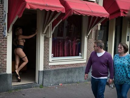 Мэр Амстердама хочет закрыть бордели в квартале красных фона
