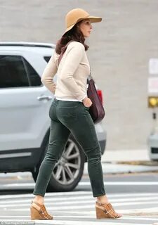 Ashley Judd steps out in green skinny jeans in NYC Express D
