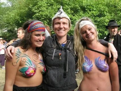 Naked girls at the Oregon Country Fair - Voyeur Jpg