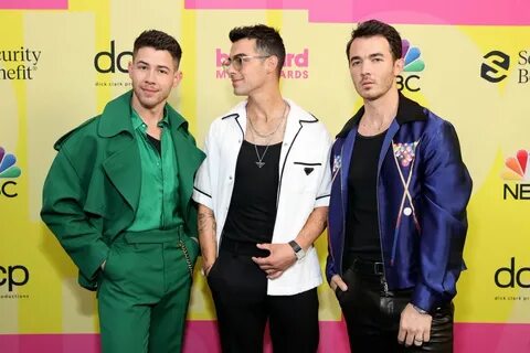 Jonas Media в Твиттере: ".@JonasBrothers on the red carpet a