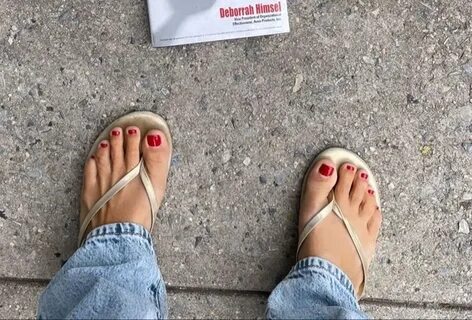 Hilaria Baldwin Feet (15 pictures) - feet.wiki