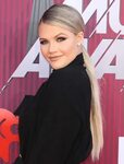 Whitney Carson Attends 2019 iHeartRadio Music Awards at Micr