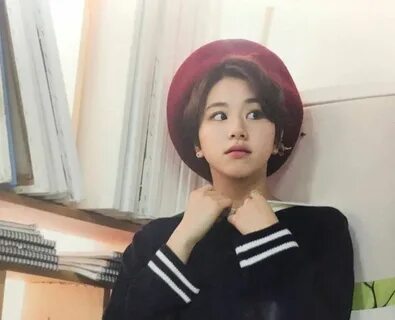 Oh, she's so pretty with short hair! I can't Chaeyoung Twice