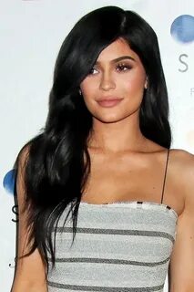 Kylie Jenner Wavy Black Long Layers, Side Part Hairstyle Ste
