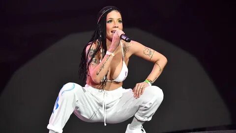 Halsey Ferociously Confronts Heckler At Pre-Super Bowl Conce