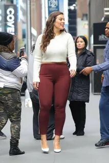 Ashley Graham Leaving Sirius Radio in New York 24-10-2018 Ce