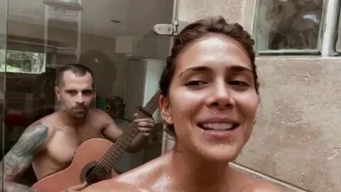 Greeicy & Mike cantan D3SNUD0S en la DUCHA - LOS BESOS acust