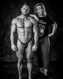 Worldwide Bodybuilders: CFNM - Clothed female, (almost) nake