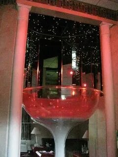 Champagne glass jacuzzi - Picture of Pocono Palace Resort, M