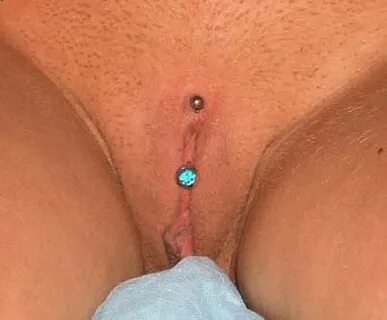 Женский интимный пирсинг (Female genital piercing)