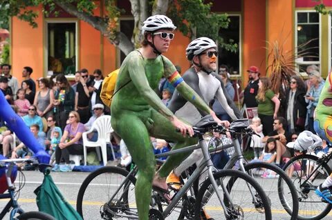 File:2017 Fremont Solstice Parade - cyclists 068.jpg - Wikimedia Commons