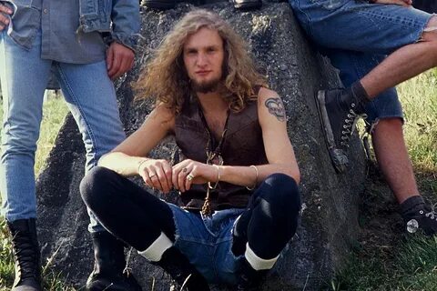 See Photos of Alice in Chains' Layne Staley Through the Year