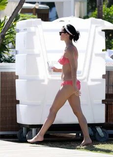 Pictures of katy perry in a bikini