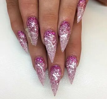 Розовые блестящие ногти