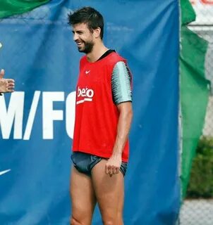 Cédric у Твіттері: "Gerard Piqué #sexy #hot #bulge #ass #big