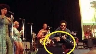 Lenny Kravitz Rips Trousers And Penis Falls Out During Show 