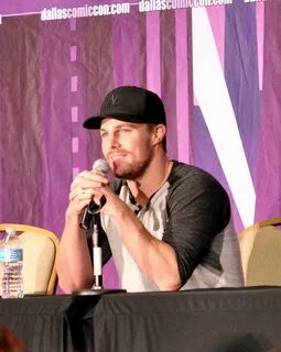 Stephen Amell - Dallas Sci-Fi Expo PHOTOS - Hacked By Ahmed 