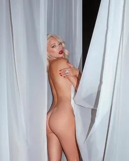 Caroline Vreeland Looks Sexy As She Poses Naked For Her Rece