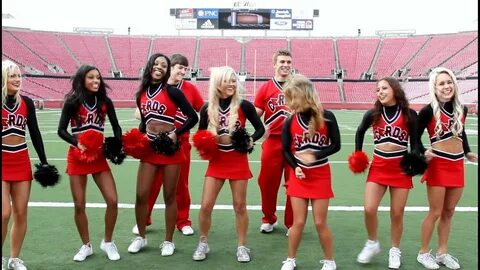 UofL Cheerleaders have a Glee Moment - YouTube