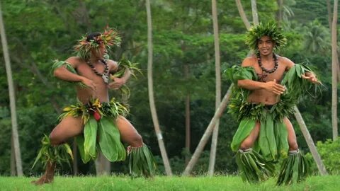 barefoot tahitian male men hula skirts Arkivvideomateriale (