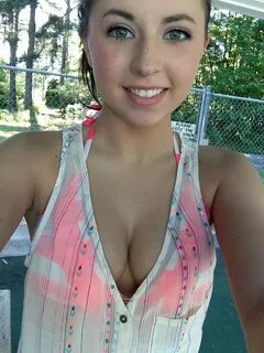 Jessilinz: Pretty and great cleavage - Imgur