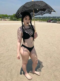When a goth goes to the beach - Imgur