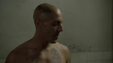 ausCAPS: Theo Rossi nude in Sons Of Anarchy 7-09 "What a Pie