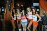 Me and some nice waitresses at Hooters Of Burbank. - Picture