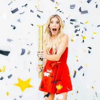 Rebecca Zamolo on Instagram: "Can u guess what I’m celebrati