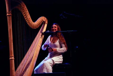 File:Joanna Newsom at The Sage.jpg - Wikimedia Commons