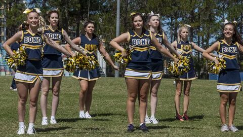 File:Bond University Cheerleading Club (13351488953).jpg - W