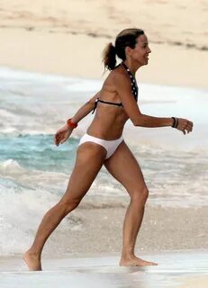 sheryl-crow-bikini-at-paradise-island-in-the-bahamas-04 GotC