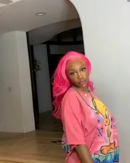 @badgal98 Sza Video Black girl pink hair, Pink hair, Hair st