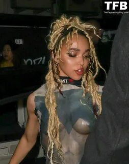 FKA Twigs Flashes Her Nude Tits & Legs the NME Awards in Lon
