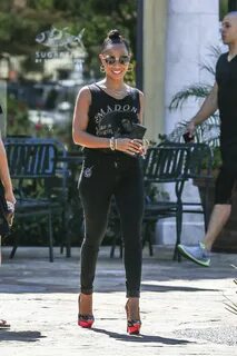 Jada Pinkett Smith Booty in Jeans - Sunlife Organic in Calab