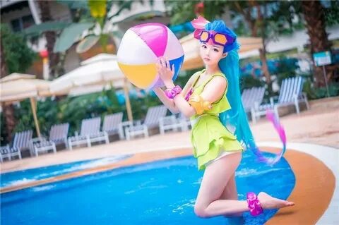 Cosplay Zoe Tiệc Bể Bơi đẹp rụng tim trong Liên Minh Huyền T