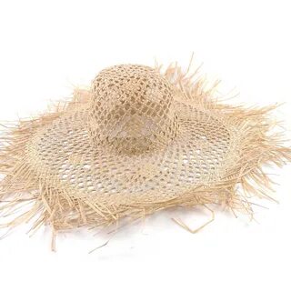 Шляпа из рафии плетеная