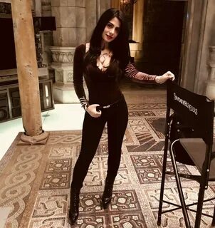 Picture of Isabelle Lightwood (Emeraude Toubia)