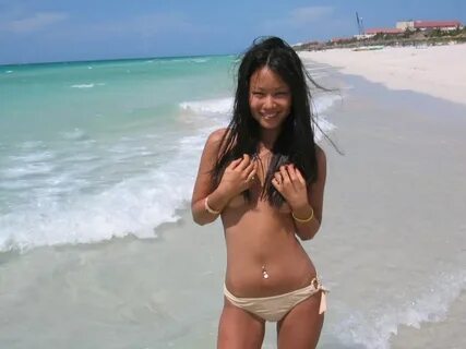 Amateur japanese hotties at the beach