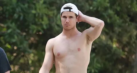 Robbie Amell Shows Off His Abs on Afternoon Hike Robbie Amel