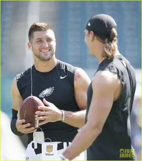 Former NFL Quarterback Tim Tebow to Pursue Baseball Career: 