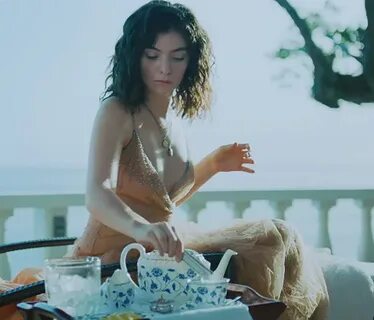 Lorde estrenó "Perfect Places", de su último álbum "Melodram