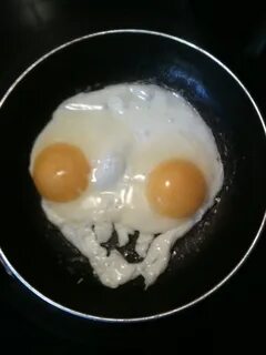I like my eggs creepy side up - Retrohelix.com