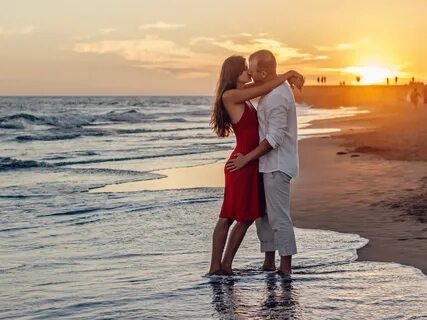 Beach couple kiss romantic love 2017 4K HD Preview 10wallpap