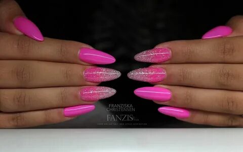 long neon pink gelnails in almond shape with pink glitter du