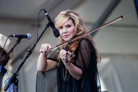 Willie Nelson, Alison Krauss Enchant Seattle Stage - Rolling