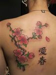 татуировка сакура на лопатке иероглиф на позвоночнике Искусс