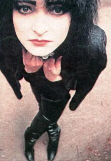 Pin de ✯ 𝔈 𝔩 𝔦 𝔰 𝔢 -:*:--★.-:*:--☆.-:*:-- en ★ Siouxsie ♫ Go