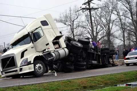 15 Frightening 18-Wheeler Accident Statistics Pouted.com